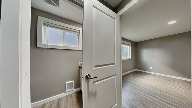 Building Photo - 1105 S Woodlawn St