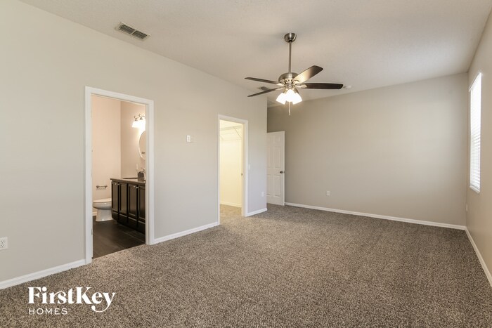 Building Photo - 218 Aster Dr
