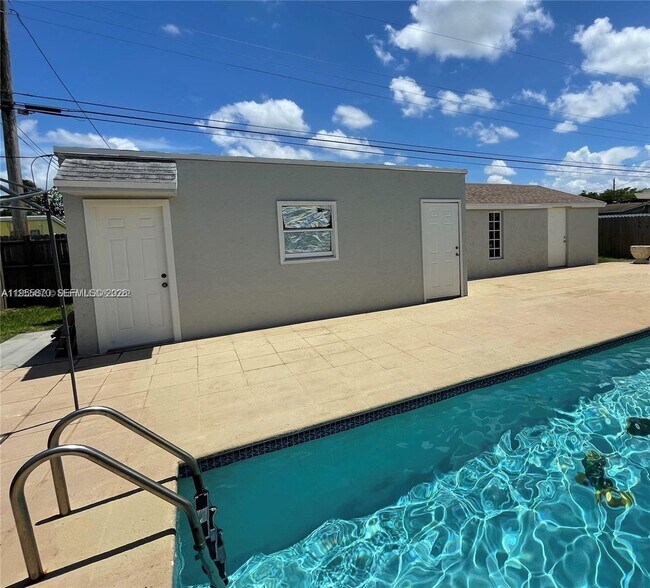 Building Photo - 7150 Coolidge St