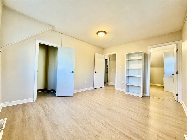 Building Photo - 21 Storrs Ave