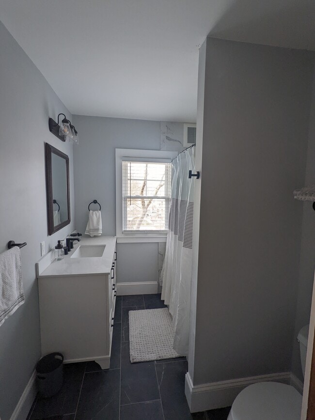 Building Photo - 171 Lincoln St