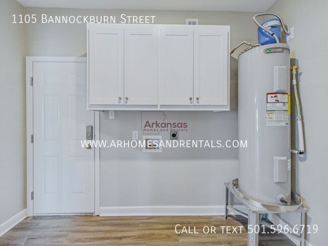 Building Photo - 1105 Bannockburn St