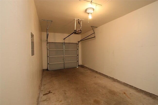 Building Photo - 2817 Southampton Way