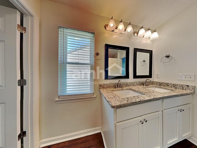 Building Photo - 1668 Comanche Run