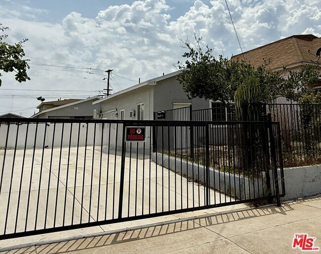 Primary Photo - 3128 1st St