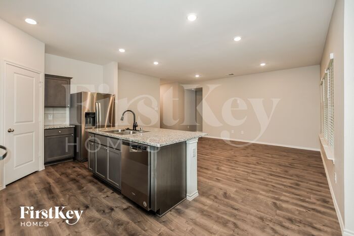 Building Photo - 3338 Everly Dr