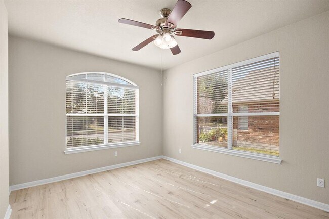 Building Photo - 13713 Glen Mark Dr