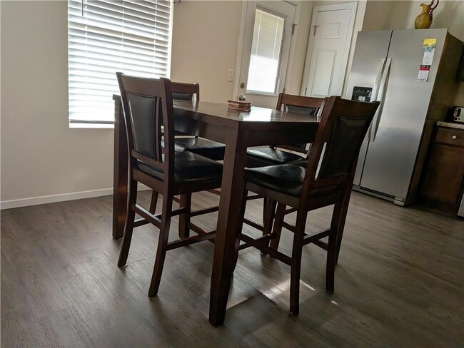 Building Photo - 8110 Dogwood Dr