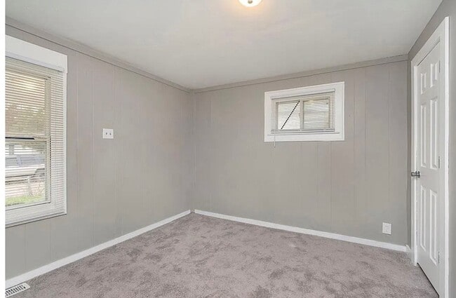 Building Photo - 241 S Temple Ave