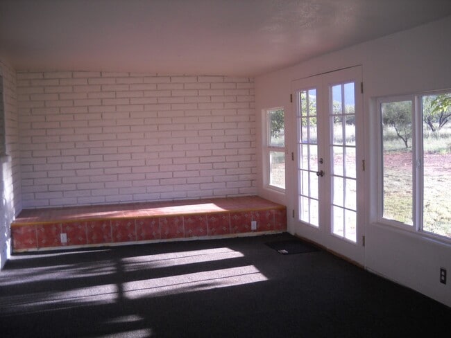 Building Photo - Great views on one acre.