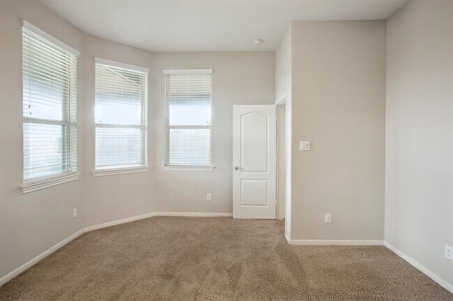 Building Photo - 5603 Alexan Crest Dr