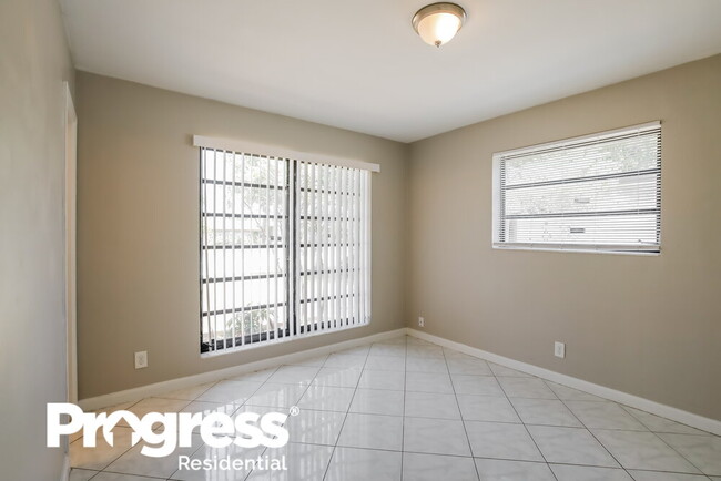 Building Photo - 770 NE 50th Ct