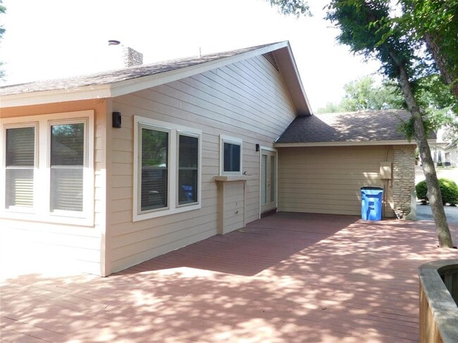 Building Photo - 1006 Porpoise St
