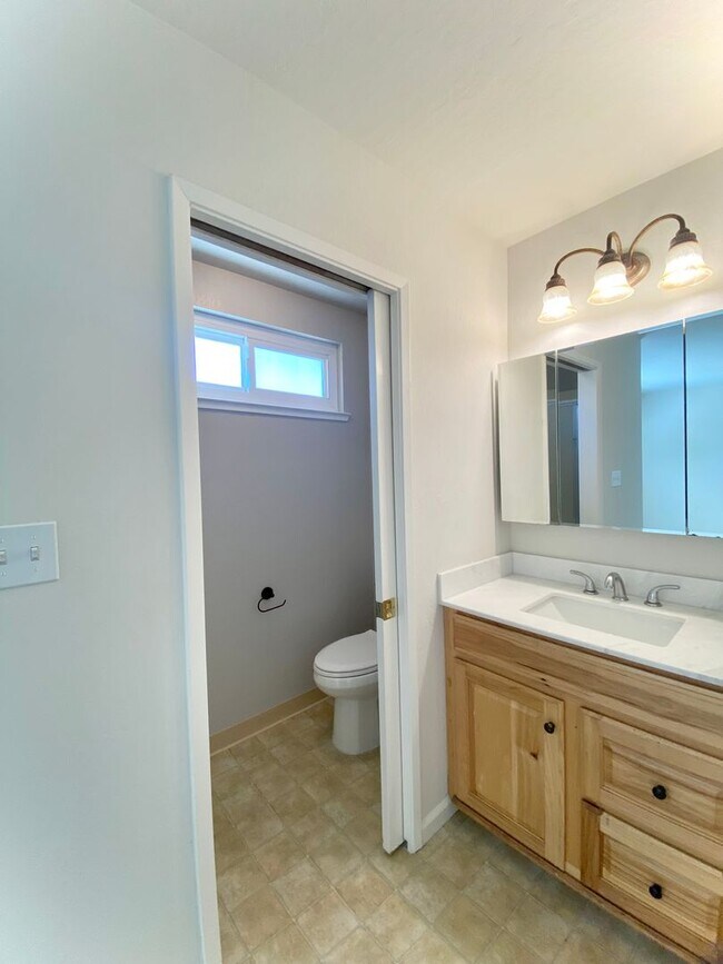 Building Photo - Gorgeous 5-bedroom home located in Fremont! – Huge Backyard!