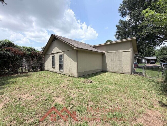 Building Photo - 4505 Villagreen Dr