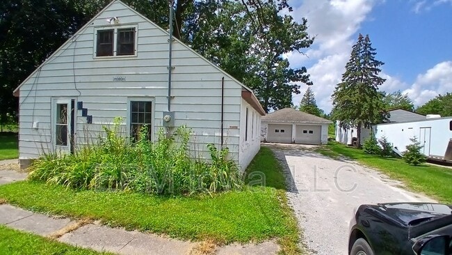 Building Photo - 524 S Hackett Rd