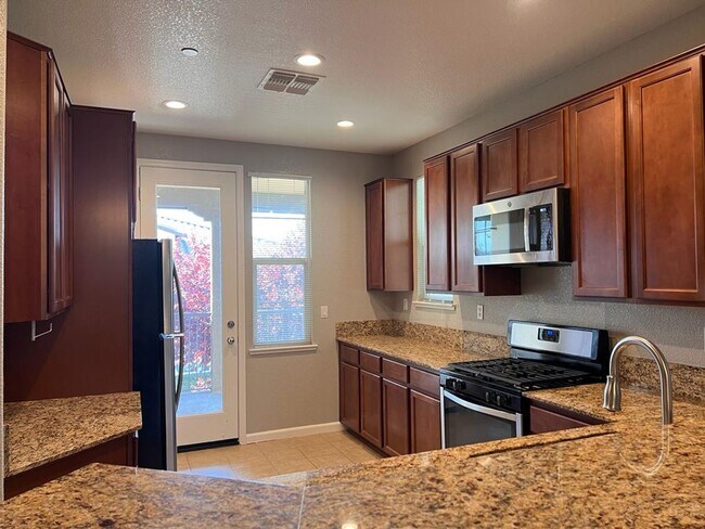 Building Photo - 427 Anchor Ln