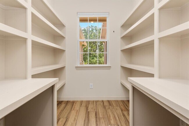 Building Photo - 24738 Roscommon Ln
