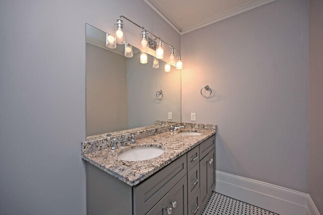 Building Photo - 229 Riverside Dr