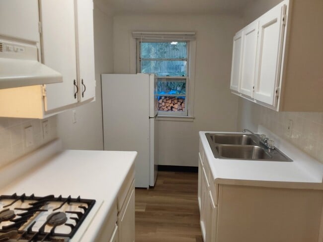 Building Photo - 103 E Stuart St