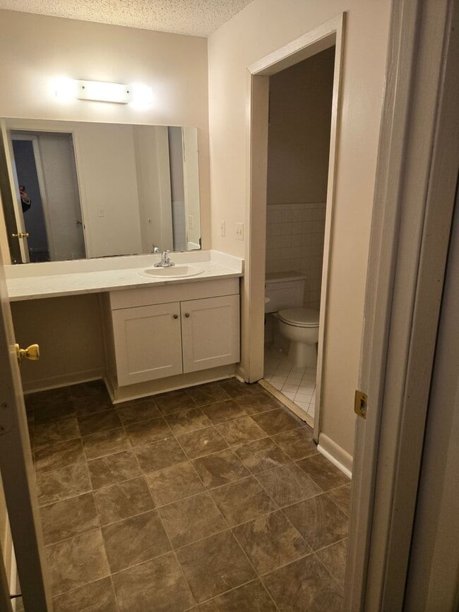 Building Photo - Charming 2 Bedroom, 1 Bath Apartment – Minutes from Nashville