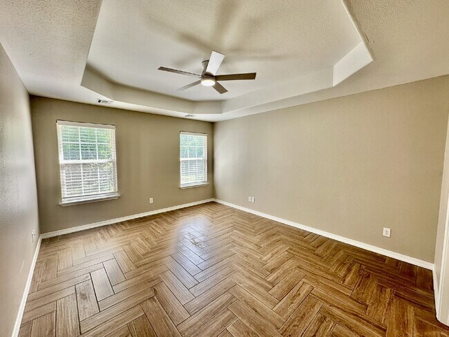 Building Photo - 6 Roessler Ln