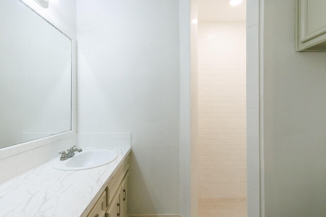 Building Photo - 4407 75th Dr
