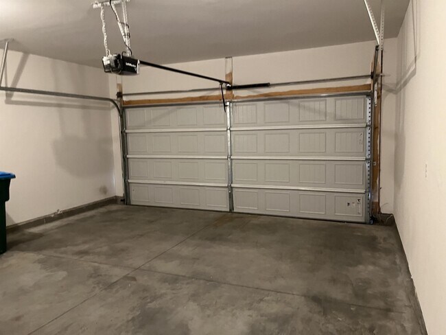 Building Photo - 118 Marathon Ln