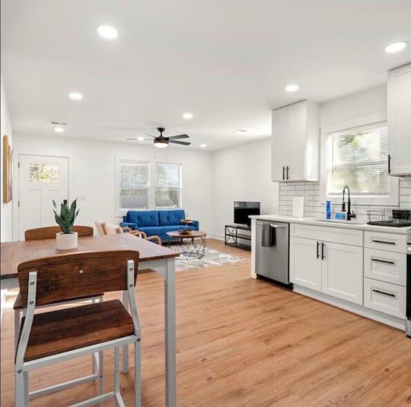 Building Photo - 2484 Calvin Ave