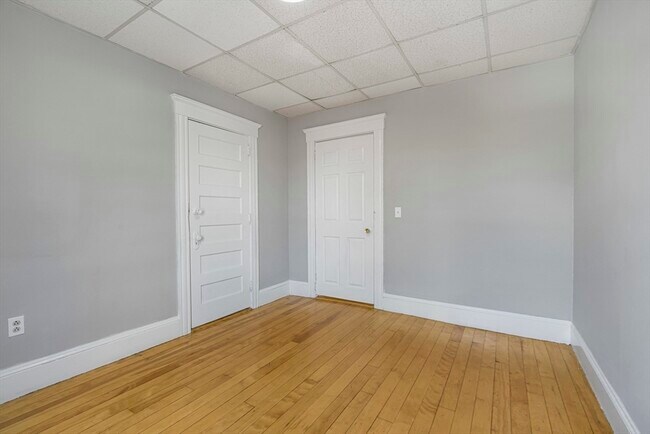 Building Photo - 423 Park Ave