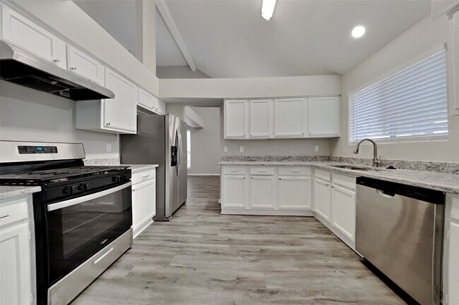 Building Photo - 17030 Highworth Dr