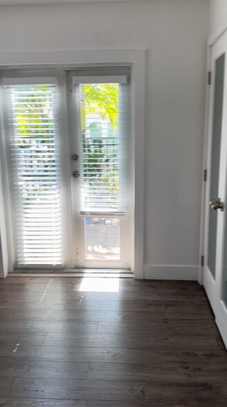 Building Photo - 1008 NE 11th St