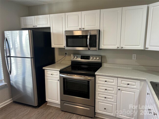 Building Photo - 6075 Cougar Ln