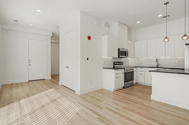 Building Photo - 2217 N Fitzhugh Ave