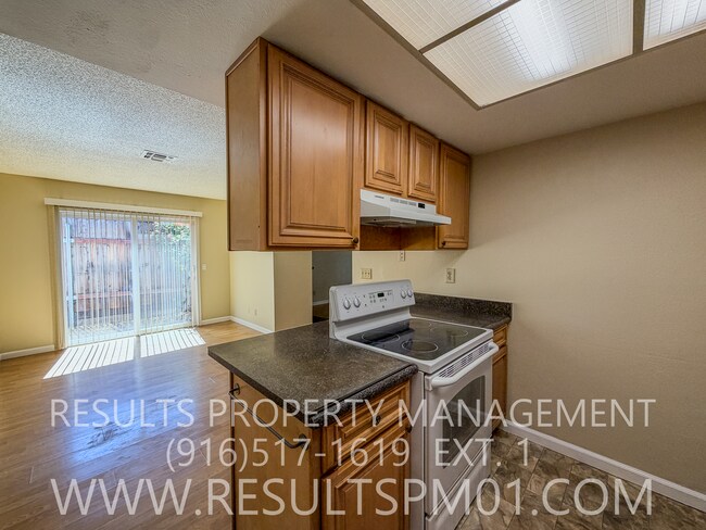 Building Photo - Adorable 2 bedroom duplex