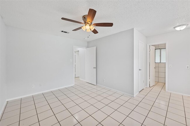 Building Photo - 5502 Salem Walk Dr