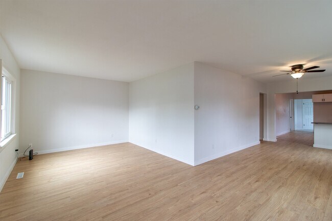 Building Photo - 1731 E Sanson Ave