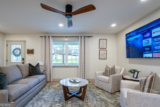 Building Photo - 26 Jennifer Ln