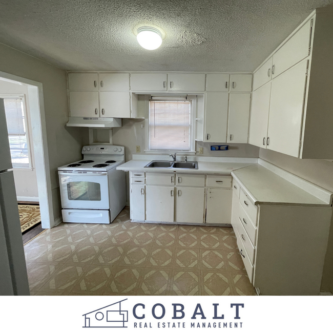 Primary Photo - 4 bedroom Home Near Campus! Preleasing for...