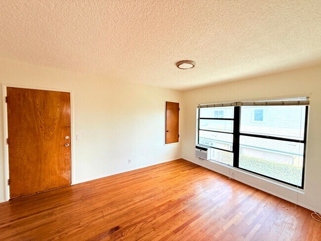 Building Photo - 2270 White St