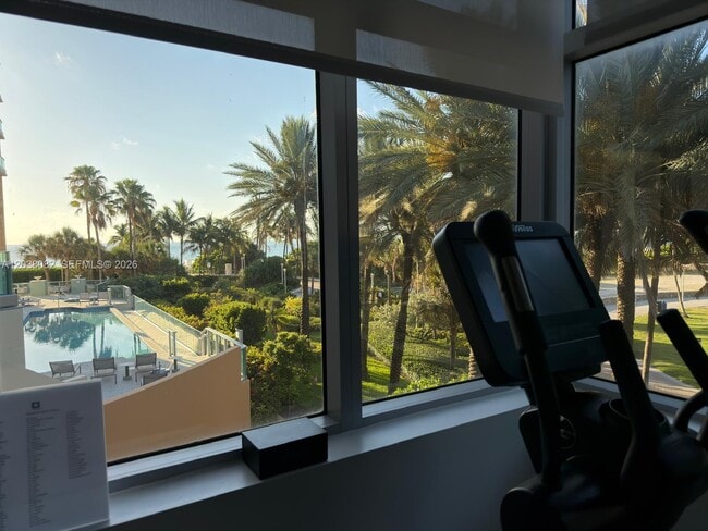 Building Photo - 1455 Ocean Dr