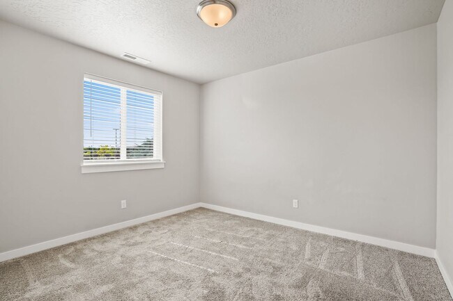 Building Photo - Beautiful 3bd/2.5ba Home w/Office Space & Bonus Loft