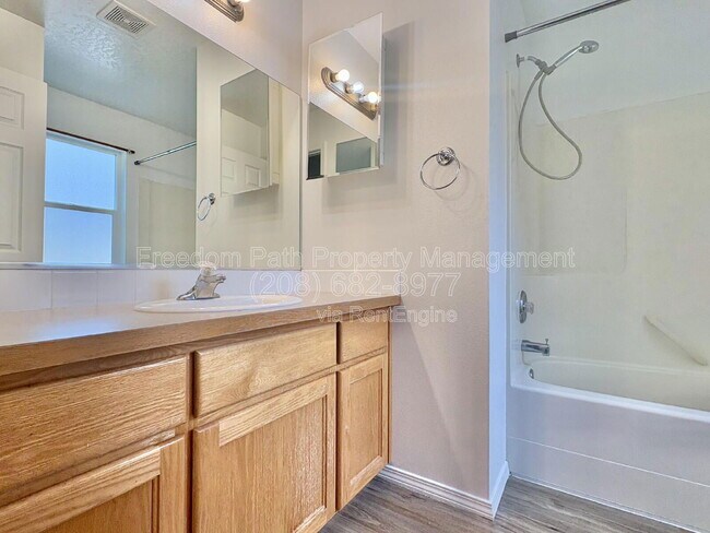 Building Photo - 1490 W Timor Ave