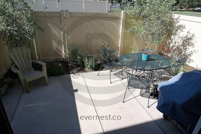 Building Photo - 3-Bedroom, 1.5-Bathroom Home in a Convenie...
