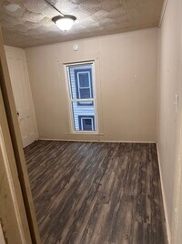 Building Photo - 421 Balsam St