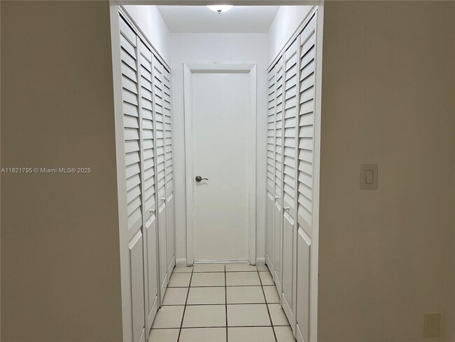 Building Photo - 9030 SW 125th Ave