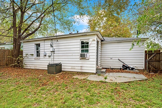 Building Photo - 1913 NW Baldwin Ave