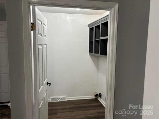 Building Photo - 609 Catawba Cir N