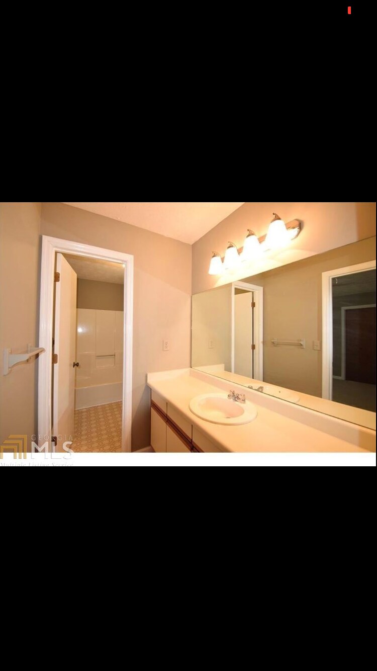Building Photo - 1411 Glynn Oaks Dr SW