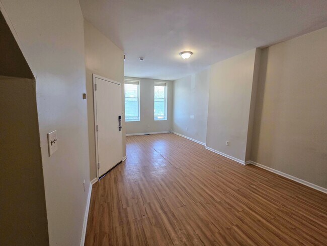 Primary Photo - 1315 W Allegheny Ave